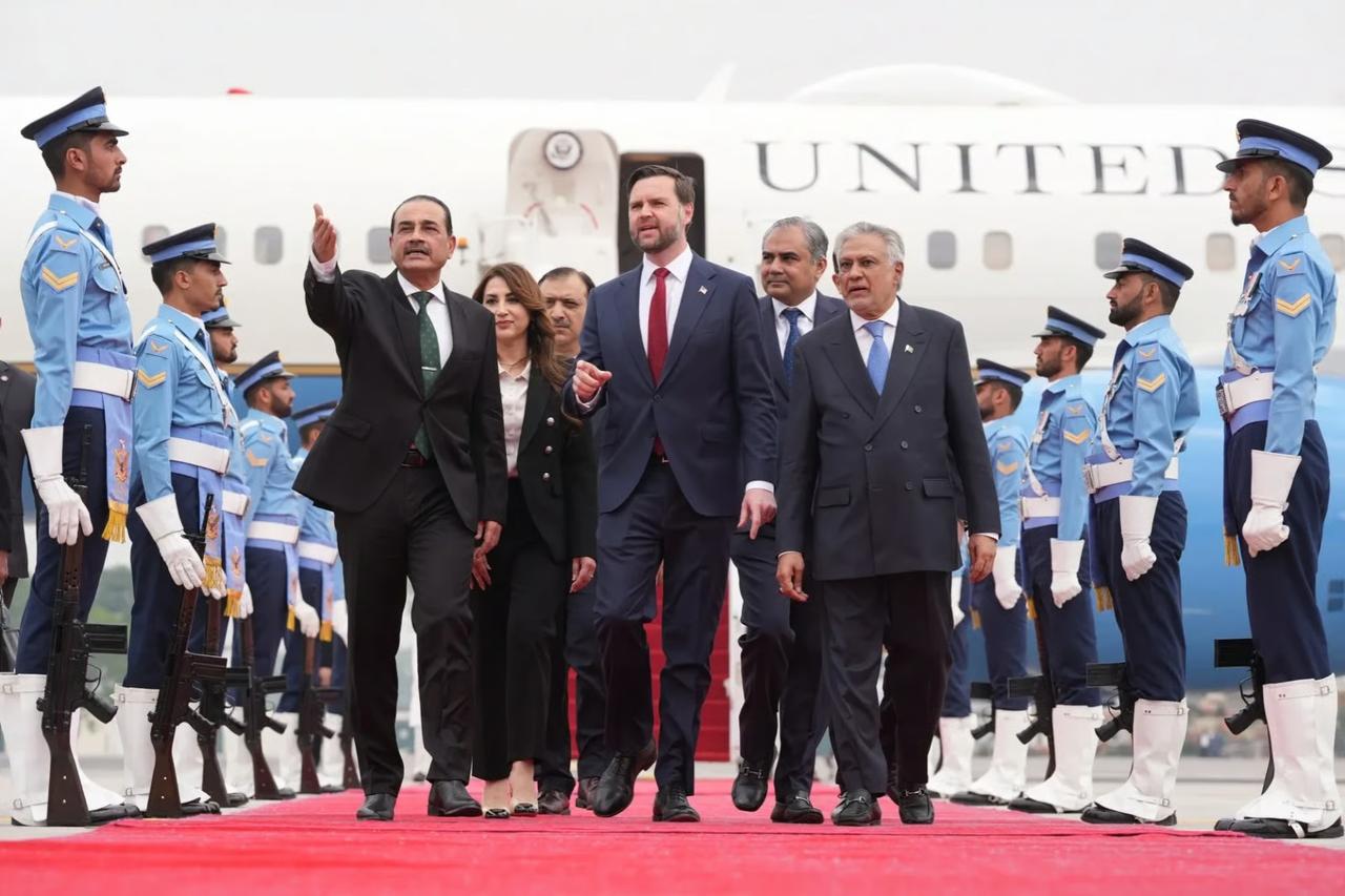 ABD-İran müzakerelerin "kuryelerle dolu" arka planı