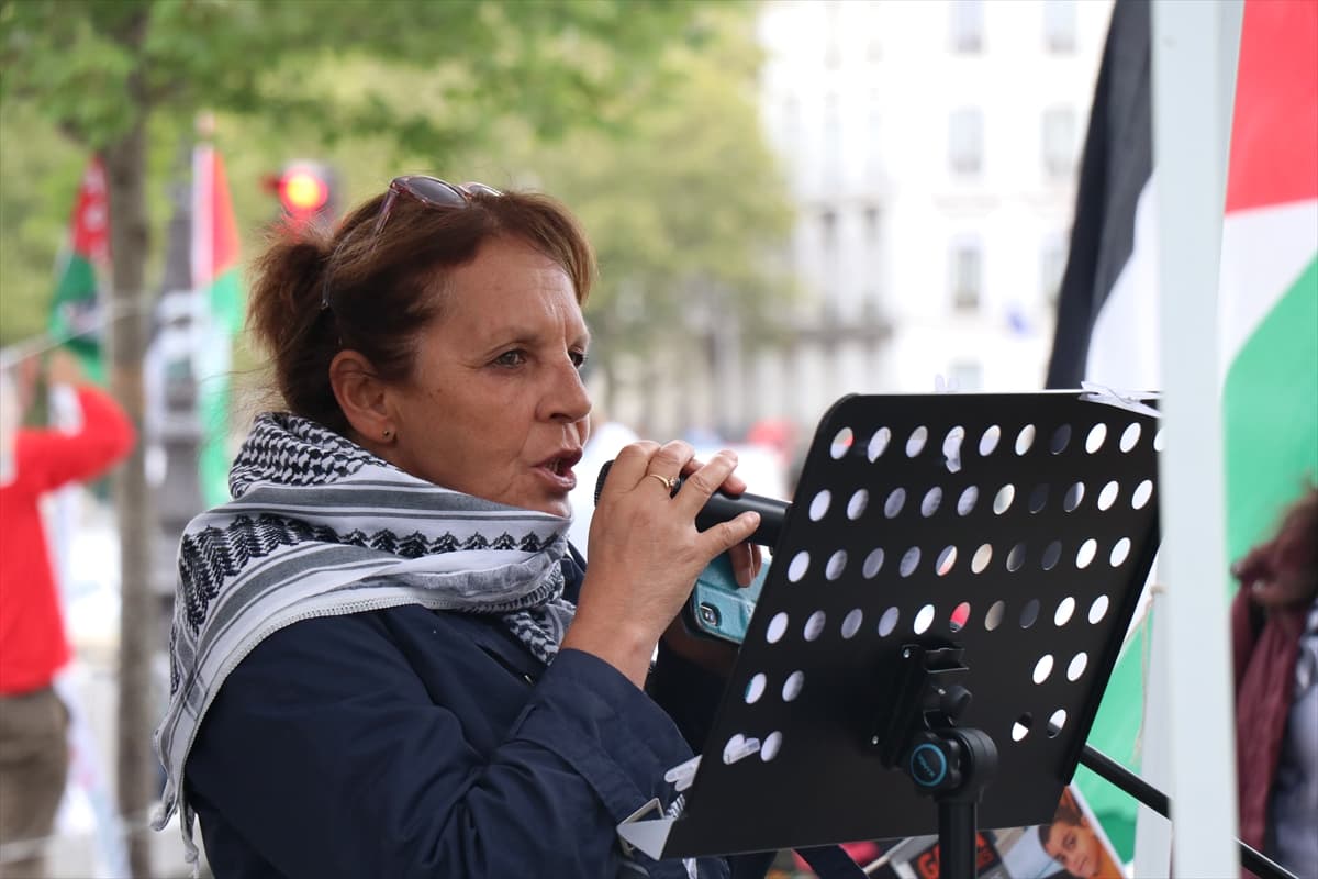 Paris'te Gazze'de katledilen çocuklar için anma töreni