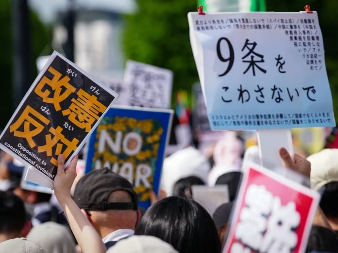 Japonya’da gençlerden “pasifist anayasa” için protesto dalgası
