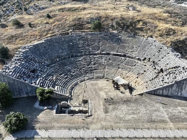 Letoon Kutsal Alanı'ndaki Antik Tiyatro restore ediliyor