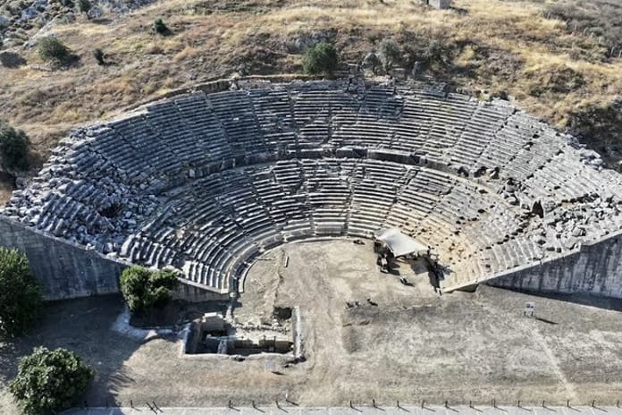 Letoon Kutsal Alanı'ndaki Antik Tiyatro restore ediliyor