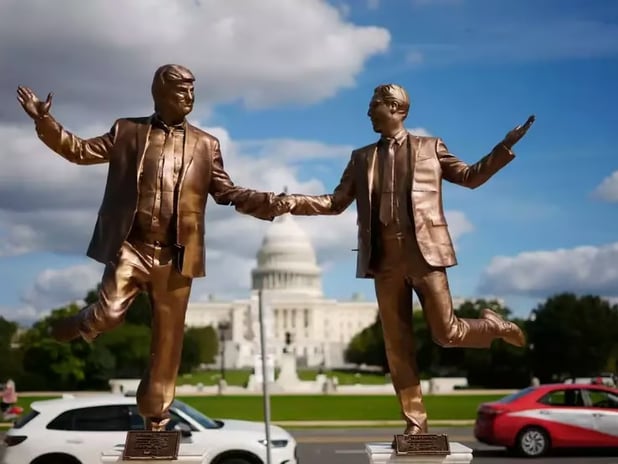 Tartışmalı Trump-Epstein heykeli yeniden Washington'da