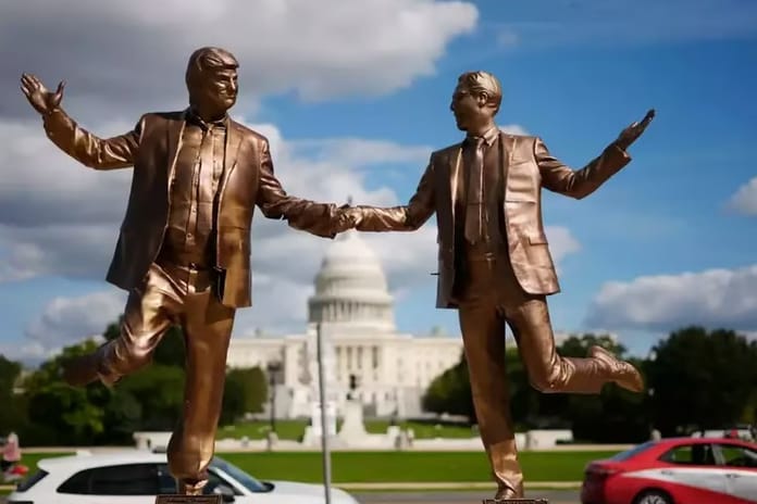 Tartışmalı Trump-Epstein heykeli yeniden Washington'da