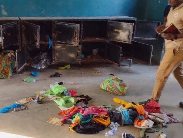 Nijerya'da 200'den fazla öğrenci ve öğretmen okuldan kaçırıldı