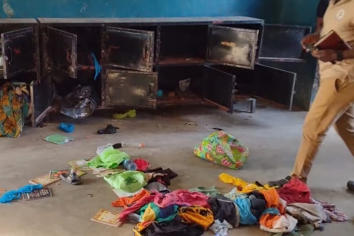 Nijerya'da 200'den fazla öğrenci ve öğretmen okuldan kaçırıldı