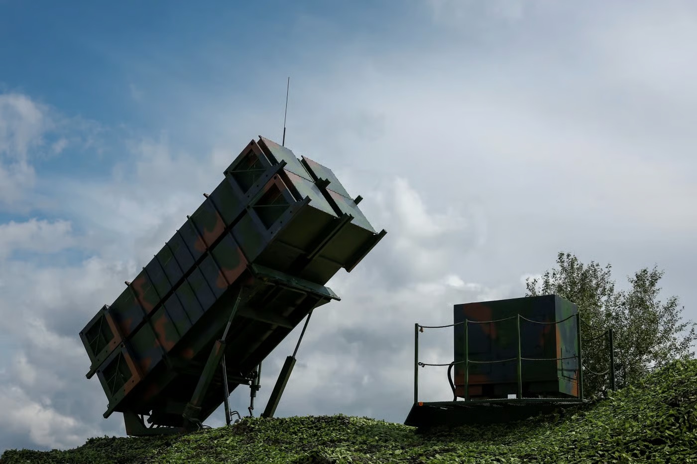 U.S. Arms Freeze Weakens Ukraine’s Defenses