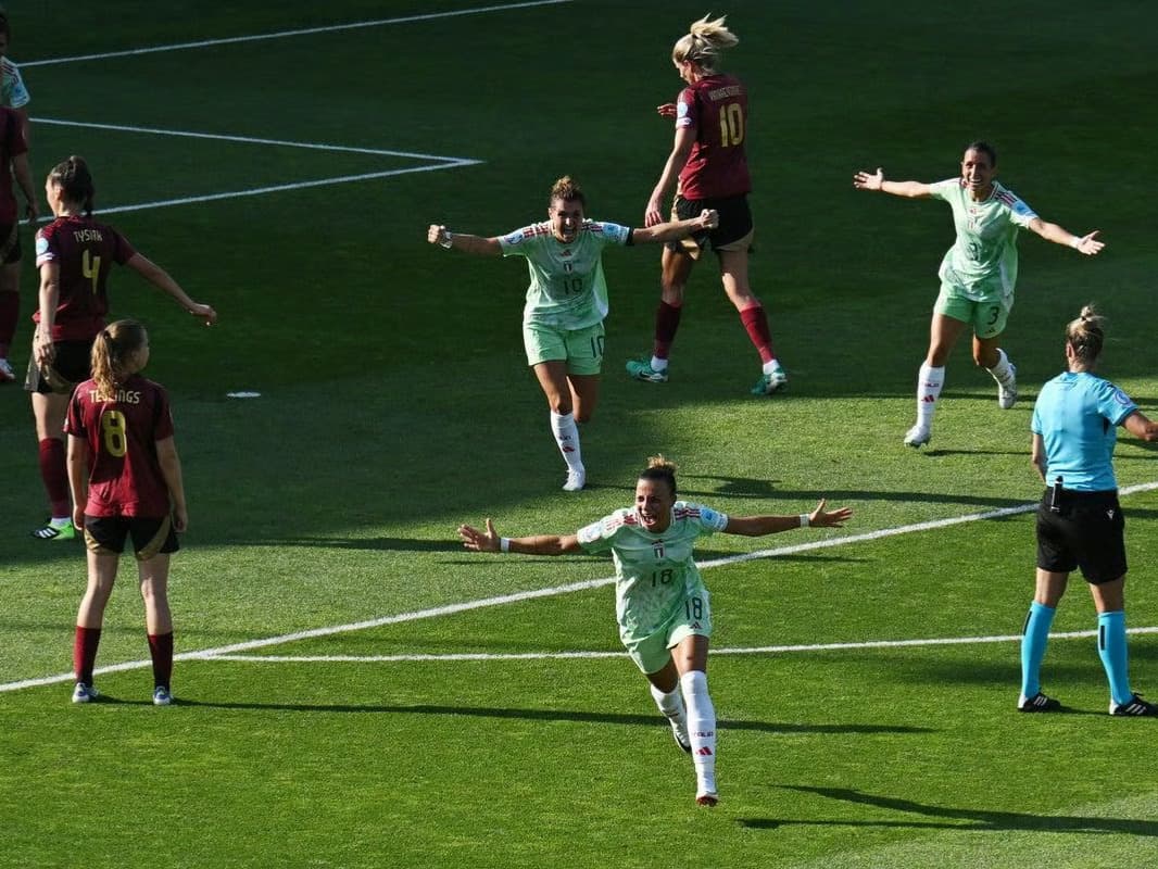 Kadınlar EURO 2025 D Grubu'nda gollü gece