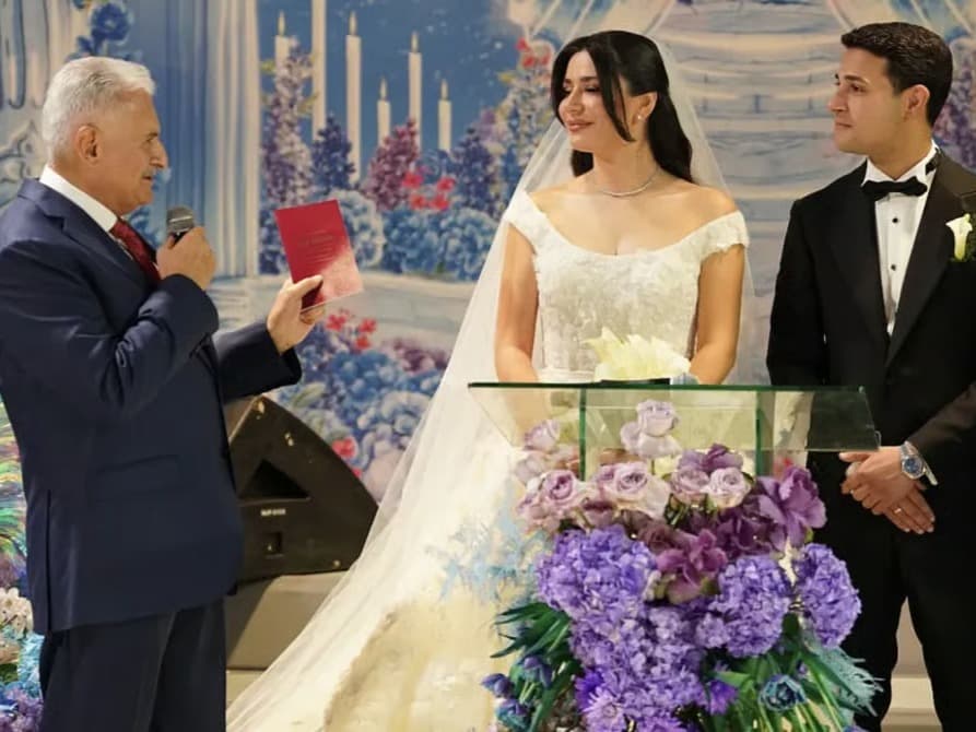 Sevigen'in oğlu evlendi siyasiler akın etti