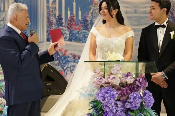 Siyasetin kalbi Çırağan'daydı: Sevigen'in oğlunun düğününe üst düzey katılım