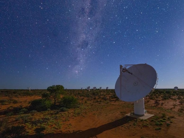 CSIRO'nun Avustralya'daki Wajari Yamaji Ülkesindeki ASKAP radyo teleskopu.