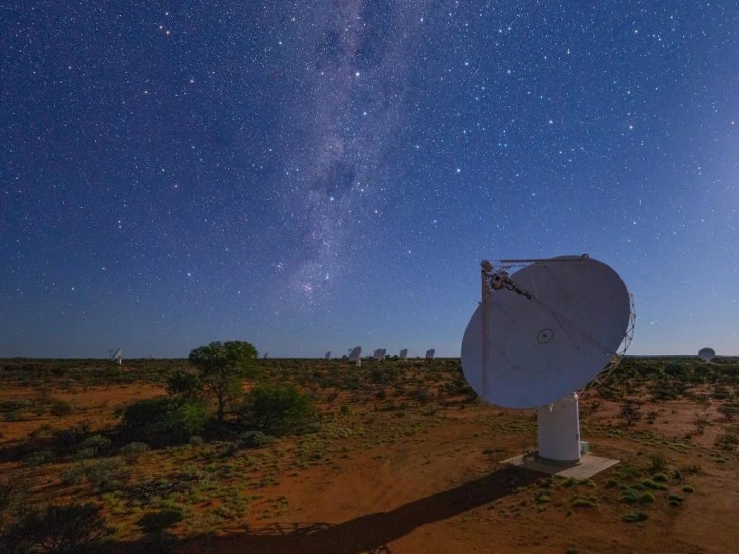 CSIRO'nun Avustralya'daki Wajari Yamaji Ülkesindeki ASKAP radyo teleskopu.