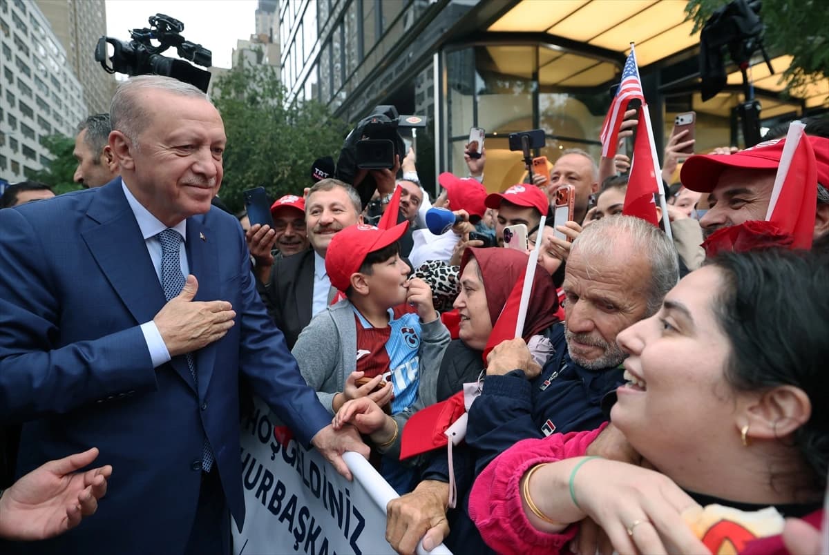 AA-20260920-42527095-42527090-CUMHURBASKANI_ERDOGAN_BM_81_GENEL_KURULUNA_KATILMAK_UZERE_ABDYE_GELDI.webp
