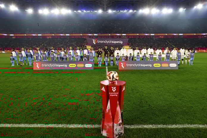 Beşiktaş'ta istikrarsızlık, Trabzonspor'da yükseliş