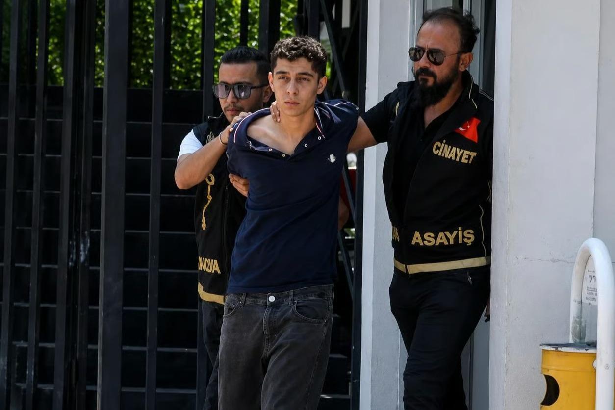 "İçine şeytan girdi" diyerek ablalarını boğmaya çalıştı