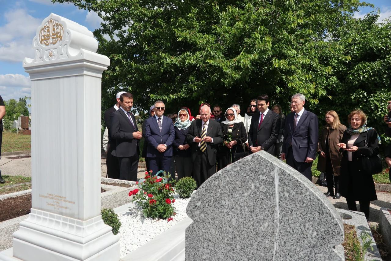
Şehzade Osman Fuad Efendi ile Adile Sultan'ın Fransa'daki kabirleri yenilendi