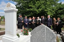 
Şehzade Osman Fuad Efendi ile Adile Sultan'ın Fransa'daki kabirleri yenilendi