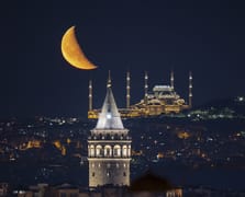 İstanbul'da farklı zamanlarda çekilmiş Ay fotoğrafları