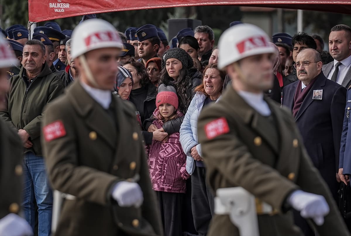 Balıkesir’de düşen F-16 savaş uçağında şehit olan pilotumuz için tören düzenlendi