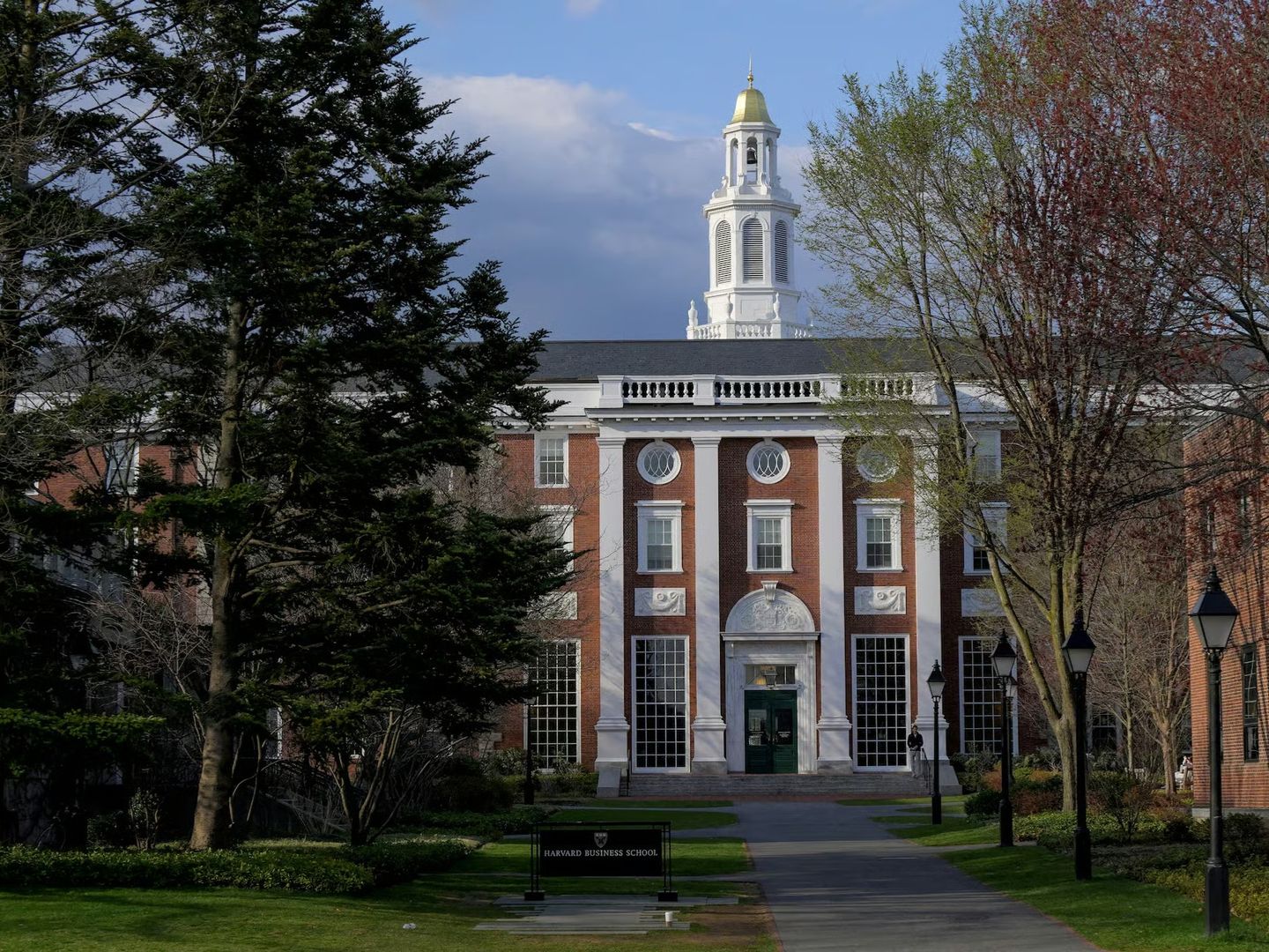 ABD’den yeni vize kuralı: Harvard öğrencileri mercek altında
