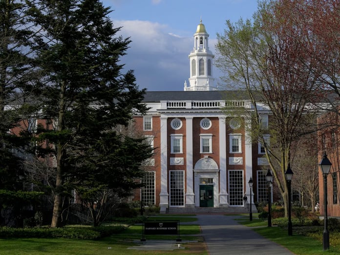 ABD’den yeni vize kuralı: Harvard öğrencileri mercek altında