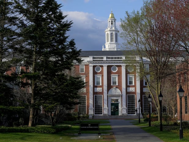 ABD’den yeni vize kuralı: Harvard öğrencileri mercek altında