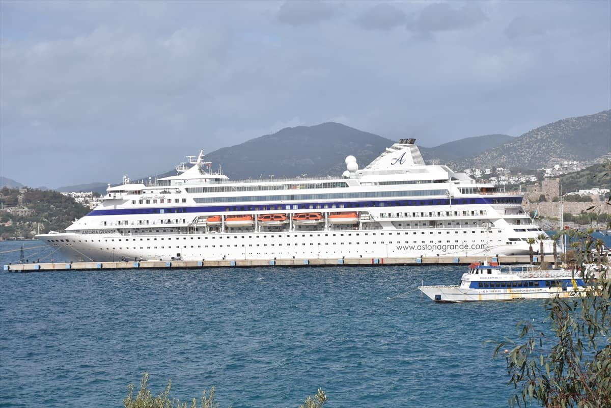 Bodrum’da sezon başladı: İlk gemiyle 909 yolcu geldi