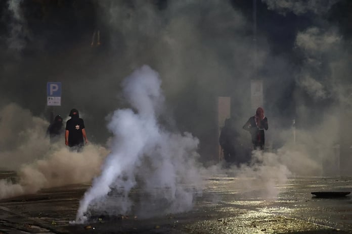 İtalya polisi İsrail-İtalya maçına yürüyen göstericilere müdahale etti