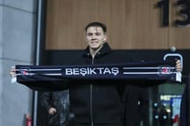 Beşiktaş tarihinin 195. yabancısı: Arnavut yıldız Kristjan Asllani imzayı attı