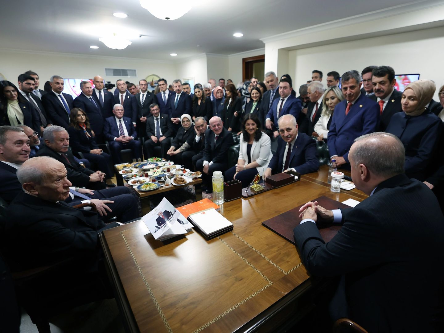 Liderler Meclis'te buluştu: Erdoğan, Bahçeli, DEM Parti ve İYİ Parti Başkanlık Divanı'nda!