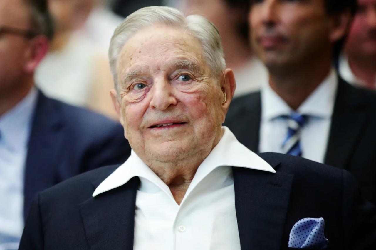 Trump sokak olaylarının arkasında Soros'un olduğunu düşünüyor