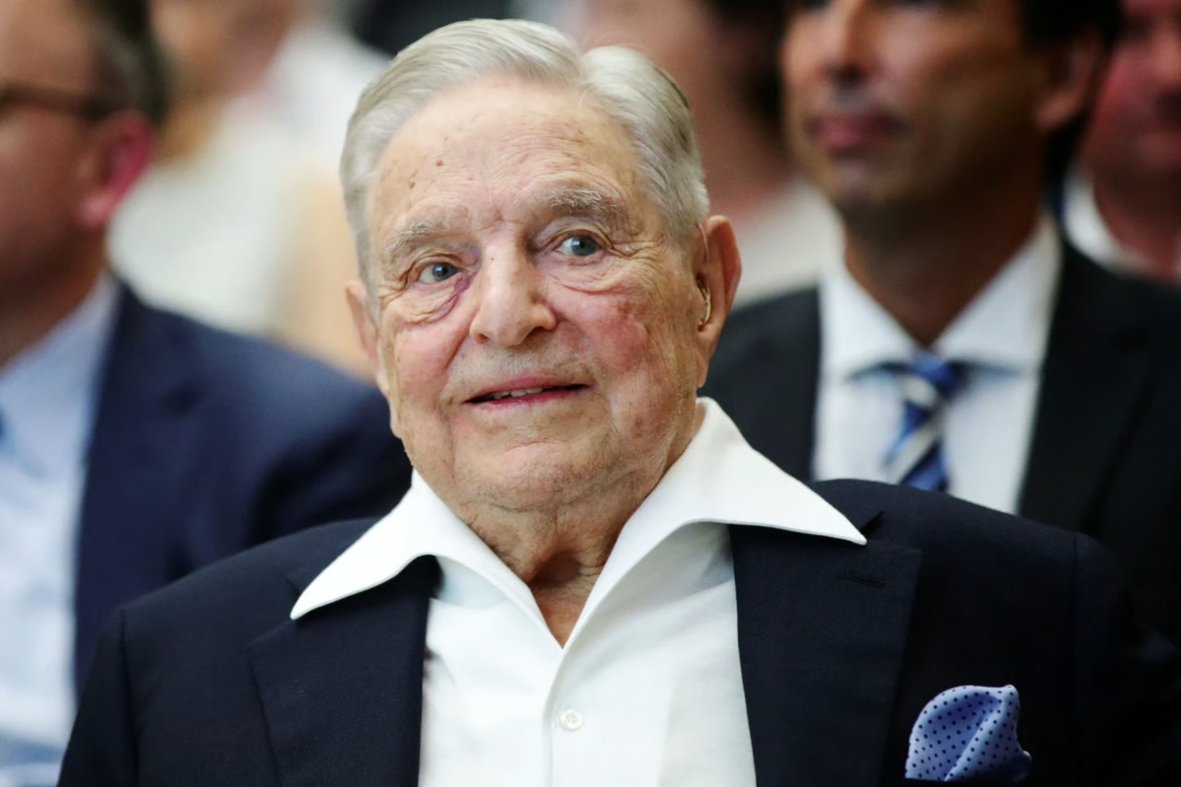 Trump sokak olaylarının arkasında Soros'un olduğunu düşünüyor