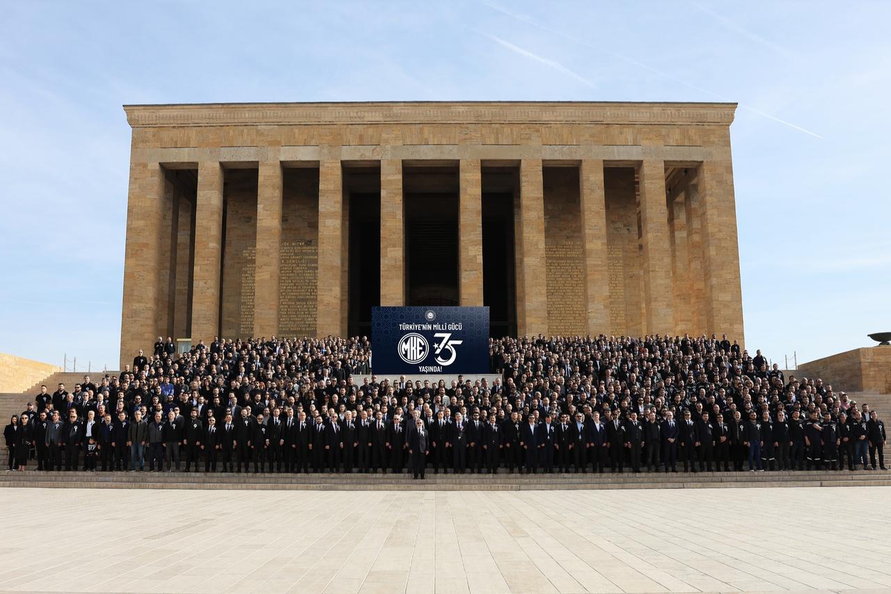 MKE 75'inci yılında Anıtkabir'i ziyaret etti