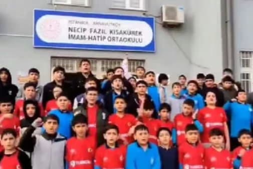 Türkiye'de Selefiliği görmek için çocukların and okunası mı gerekiyordu?