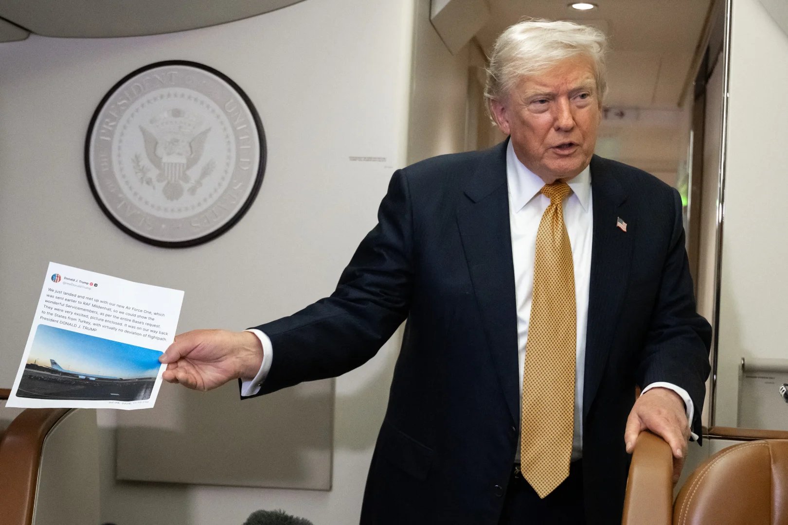 Bloomberg Buys Faster Access to Trump’s Posts