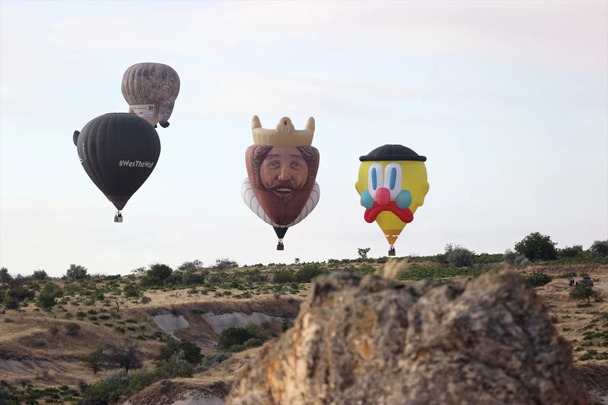 Kapadokya semalarında görsel şölen: 7. Balon Festivali 30 dev figürle başladı