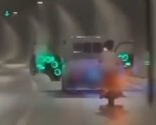 Trafik güvenliğini tehlikeye düşürdü aracı trafikten men edildi