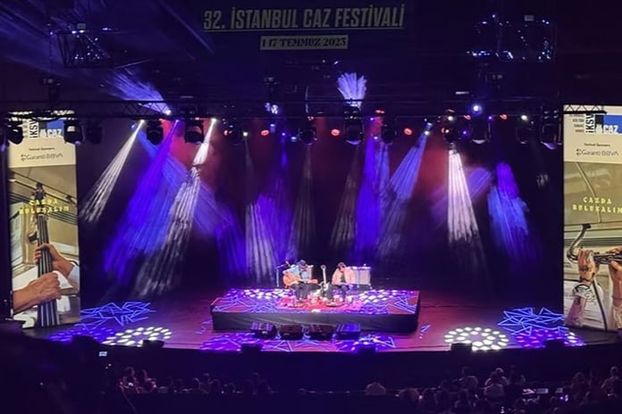 Hermanos Gutiérrez rüzgarı Harbiye'de esti: "Bu akşam için çok minnettarız"