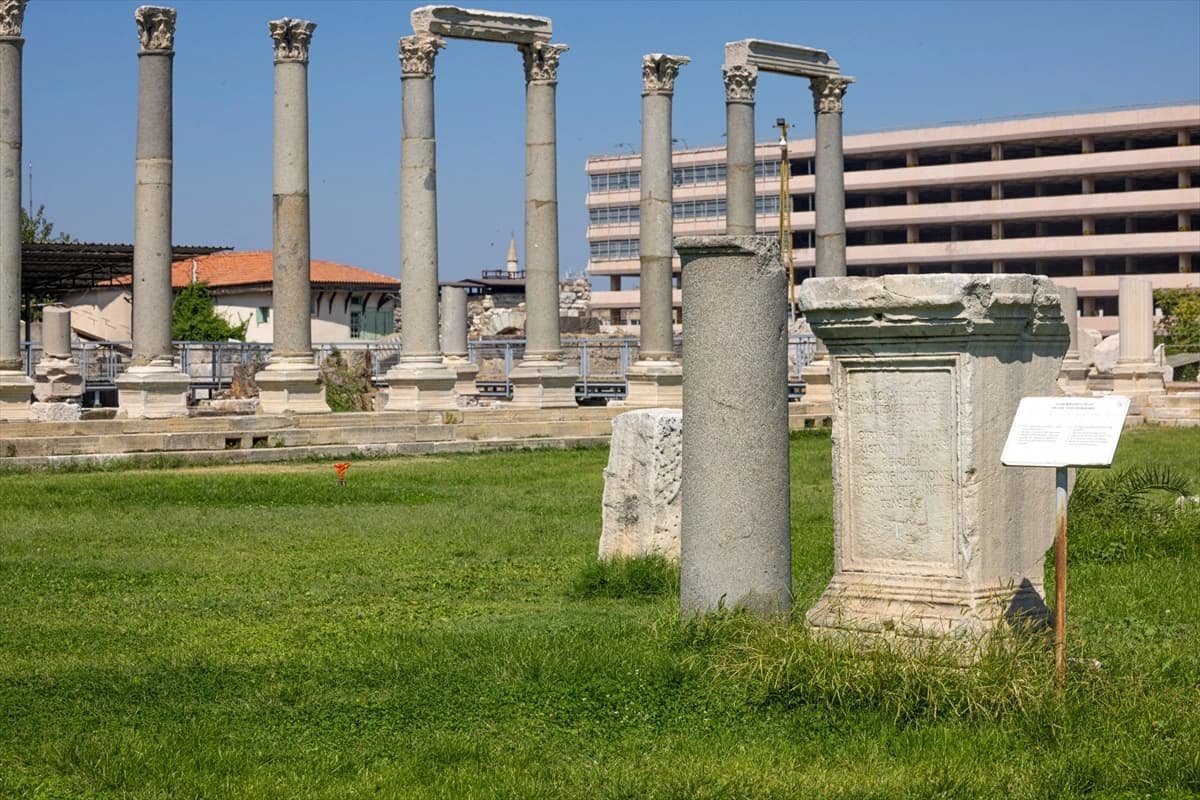 Smyrna Antik Kenti'nde yeni bulgular gün yüzüne çıkarıldı