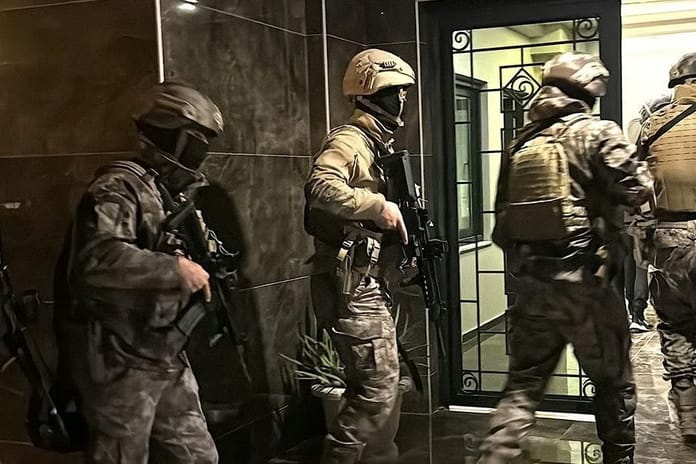 FETÖ'nün Emniyet mahrem yapılanmasına operasyon: 16 gözaltı