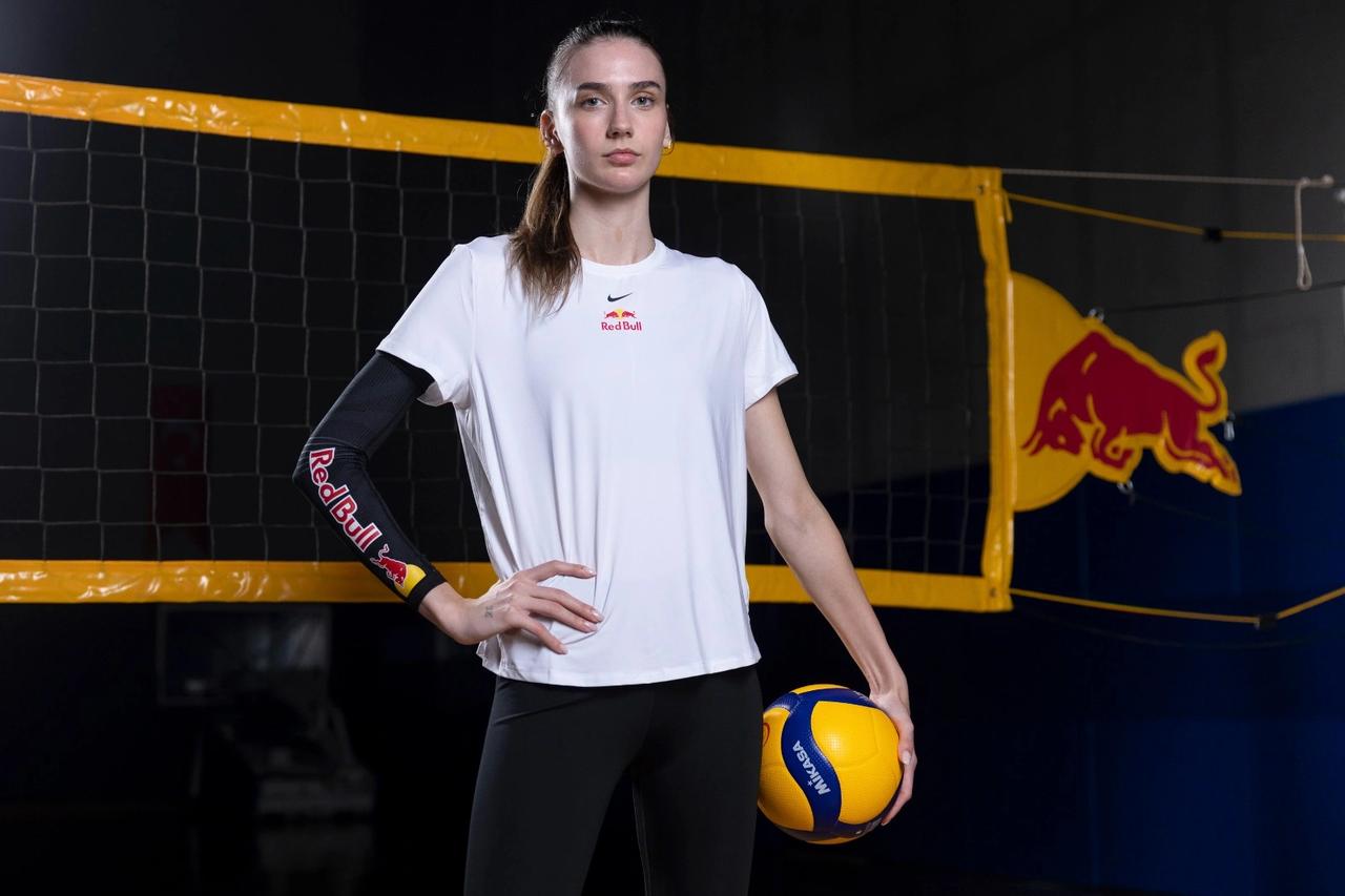 Eczacıbaşı'nın başarılı pasörü Dilay Özdemir Red Bull ailesinde