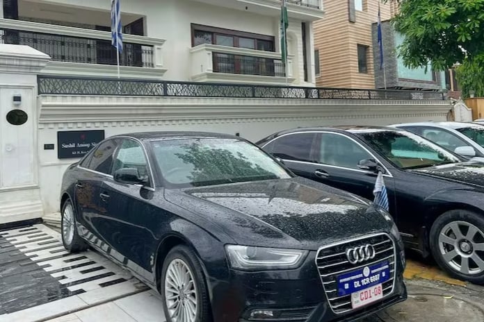 Hindistan'da hayali devletin sahte büyükelçisi villadan çıktı