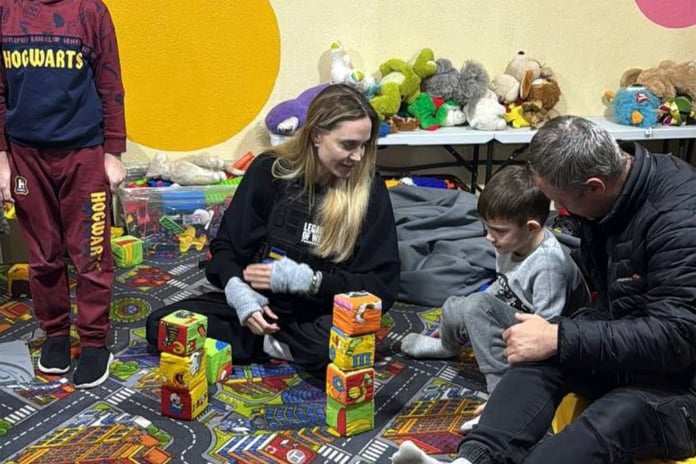 Angelina Jolie Ukrayna'nın Rus saldırlarına maruz kalan kentlerini ziyaret etti