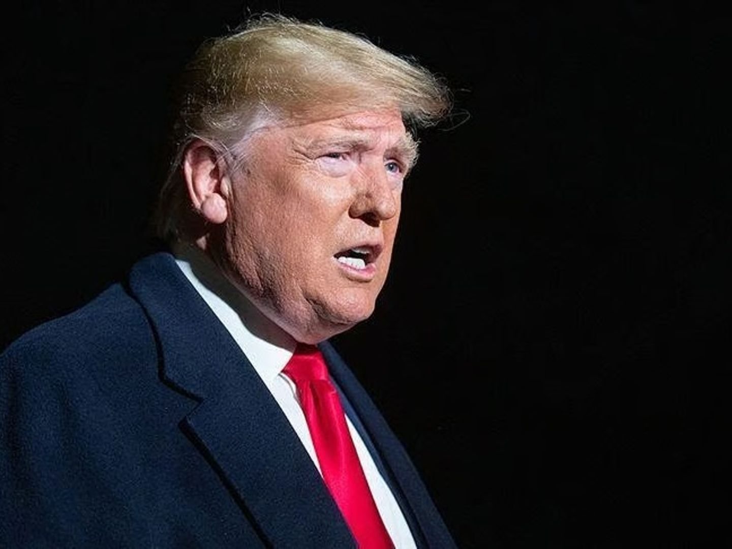 Trump 12 ülkenin vatandaşlarına ABD'ye giriş yasağı getirdi