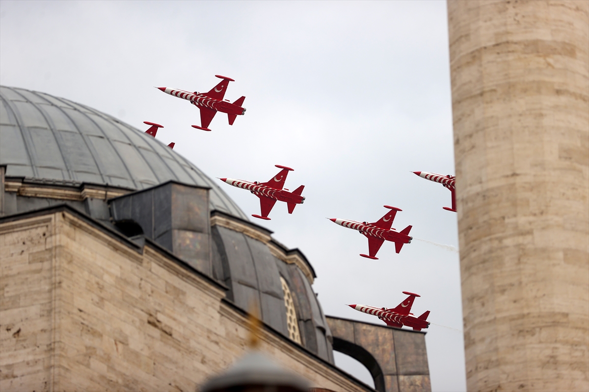 Konya semalarında Türk Yıldızları coşkusu! Nefes kesin bir gösteri yapıldı 