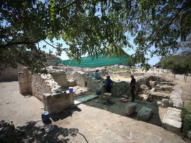 Alexandria Troas Antik Kenti'nde odeon ve çarşı gün yüzüne çıkarılıyor