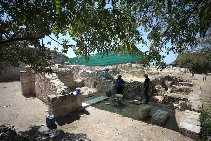 Alexandria Troas Antik Kenti'nde odeon ve çarşı gün yüzüne çıkarılıyor