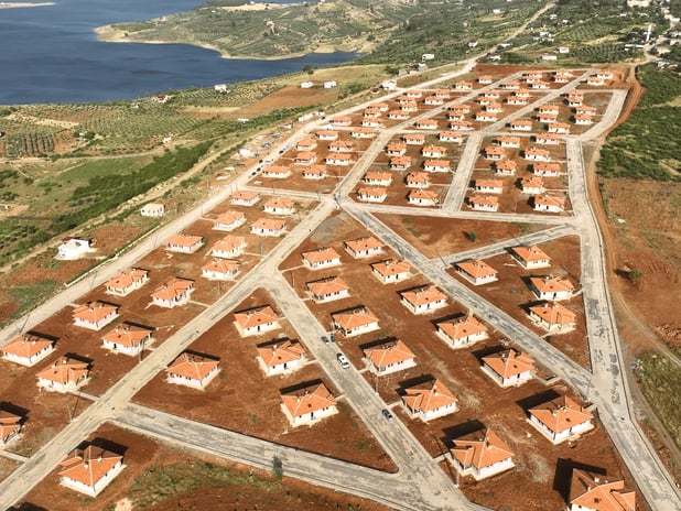 Kahramanmaraş'ta göl manzaralı köy evleri tamamlandı