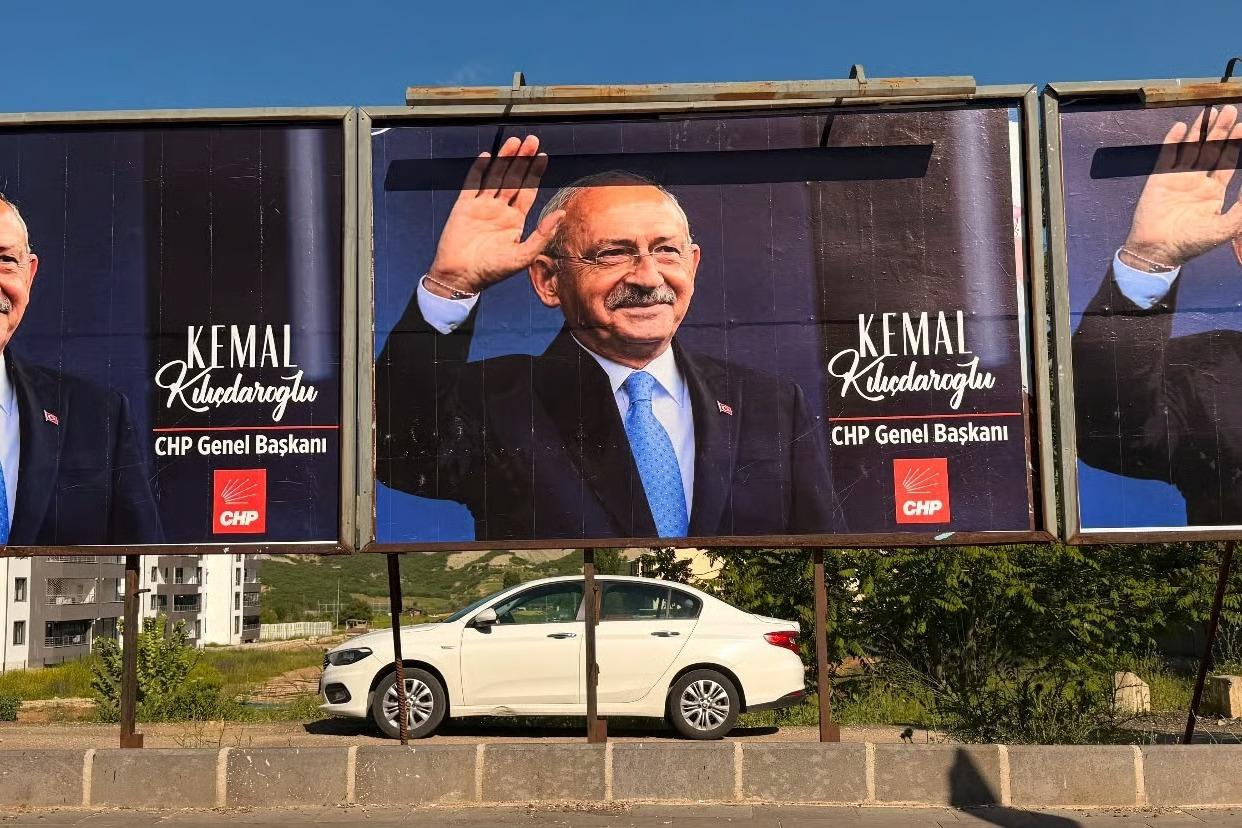 Tunceli'de Kılıçdaroğlu hareketliliği: Memleketine boy boy afişleri asıldı, valilikten açıklama geldi!