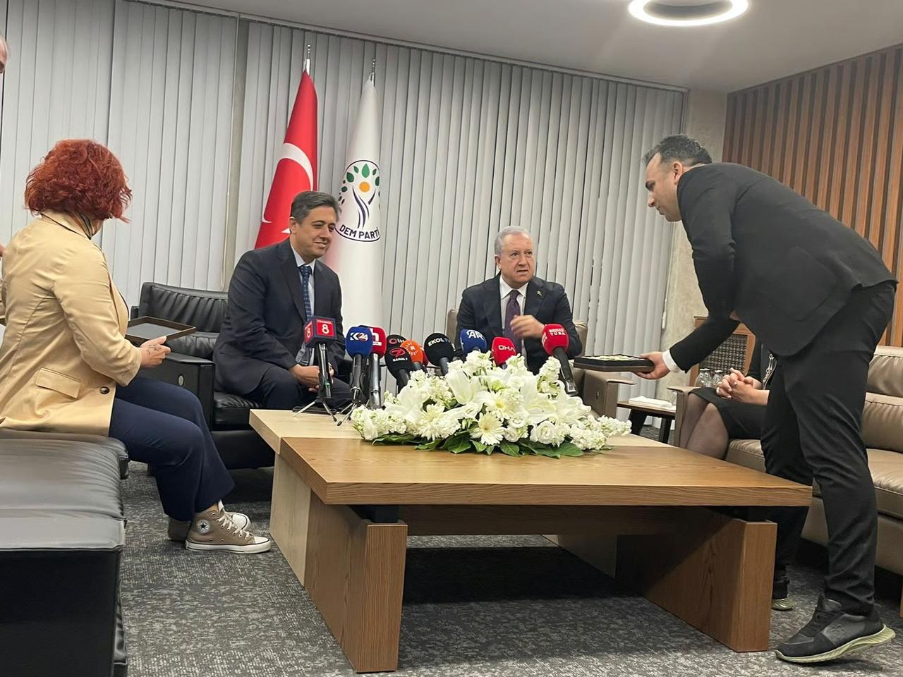MHP'li Sadir Durmaz'dan 'demli çay' şakası