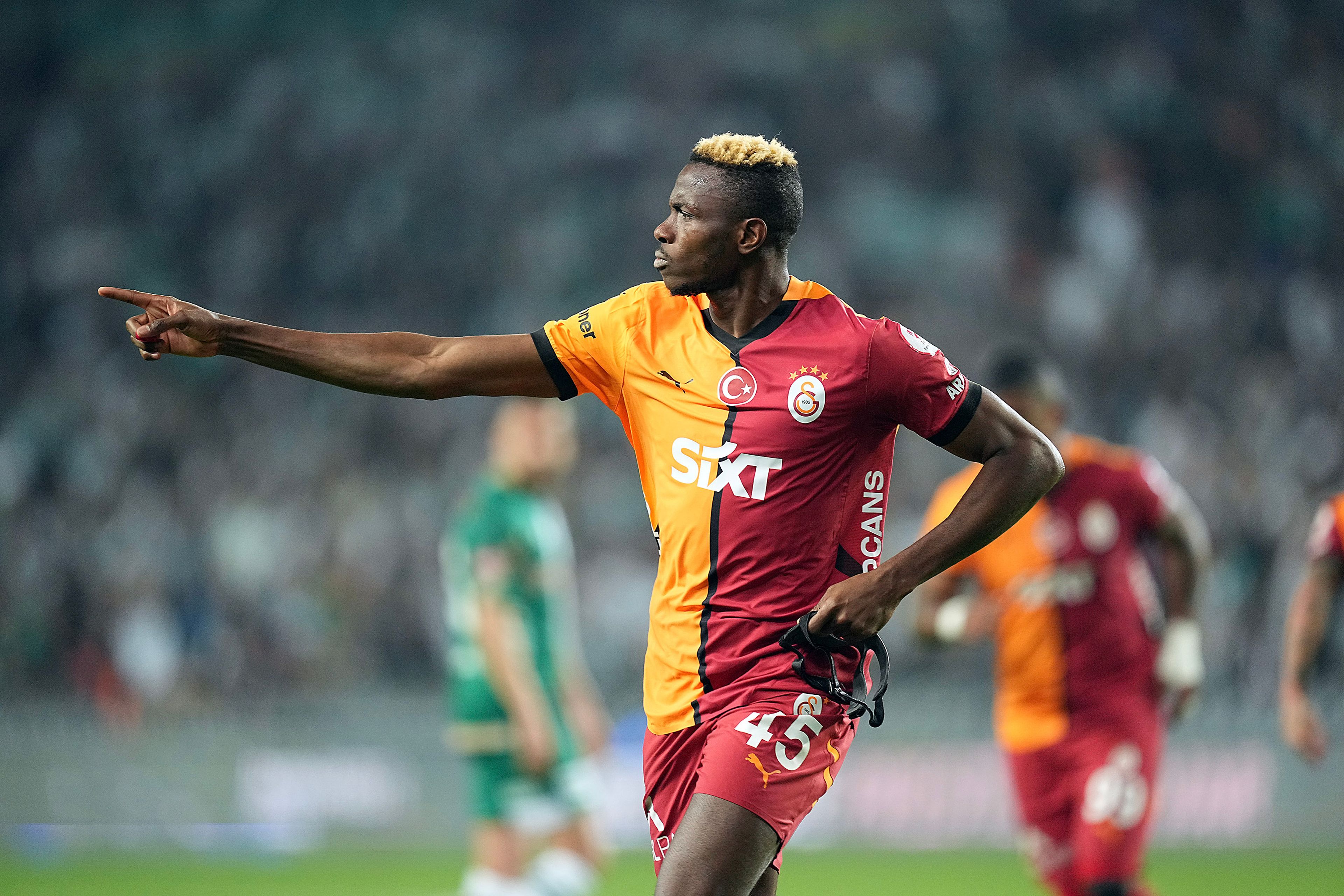Perdeyi Osimhen açtı